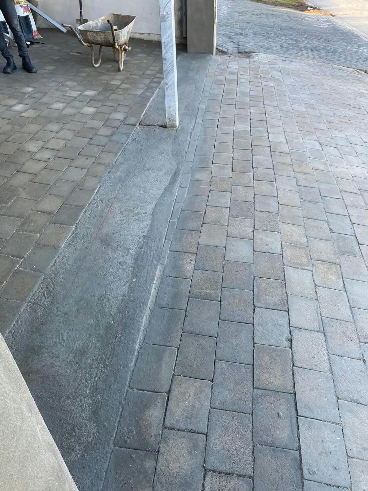 Completed interlocking paving driveway
